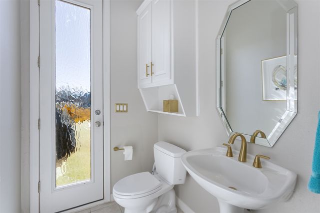 824 Hills Creek Drive, Mckinney, TX 75072