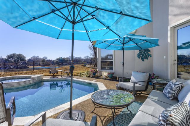 824 Hills Creek Drive, Mckinney, TX 75072