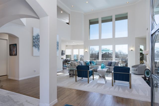 824 Hills Creek Drive, Mckinney, TX 75072