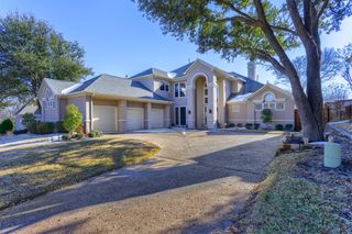 824 Hills Creek Drive, Mckinney, TX 75072