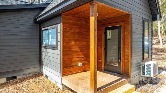 261 Maga Lane, Brevard, NC 28712