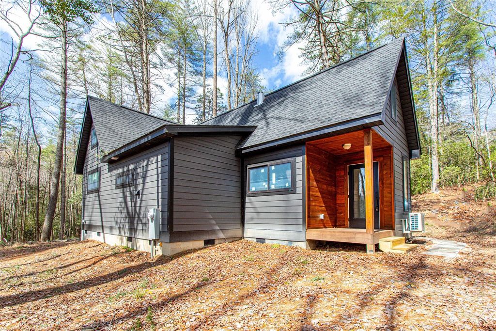 261 Maga Lane, Brevard, NC 28712