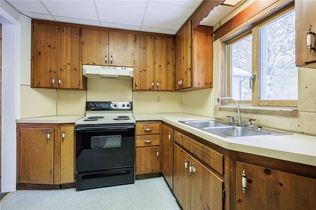 51 Saint Johns Park, Rochester, NY 14612