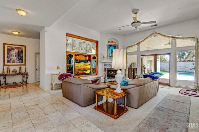 12401 Longmeadow Way, Bakersfield, CA 93312