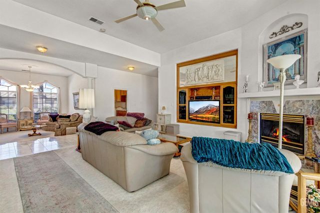 12401 Longmeadow Way, Bakersfield, CA 93312