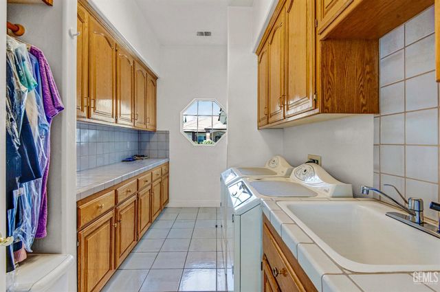 12401 Longmeadow Way, Bakersfield, CA 93312