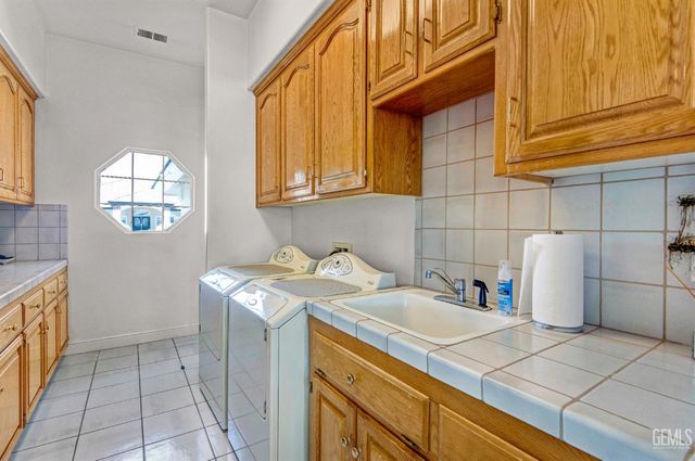 12401 Longmeadow Way, Bakersfield, CA 93312