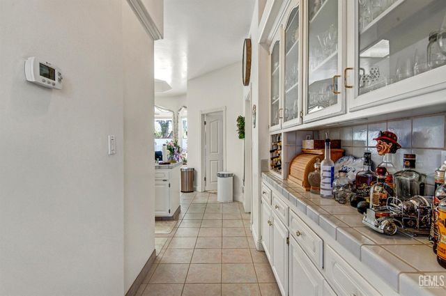 12401 Longmeadow Way, Bakersfield, CA 93312