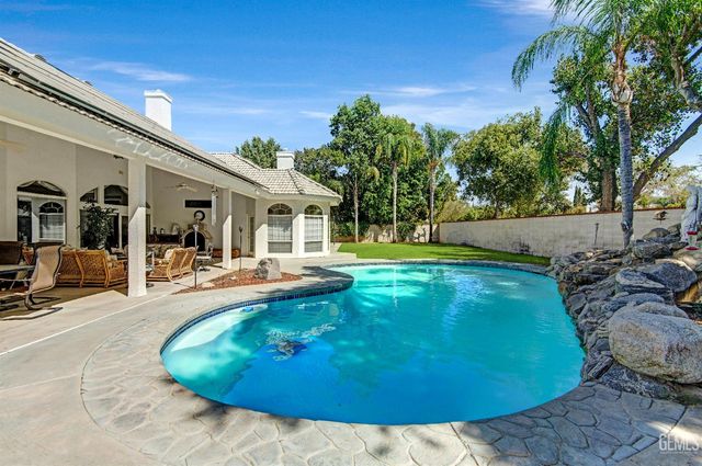 12401 Longmeadow Way, Bakersfield, CA 93312