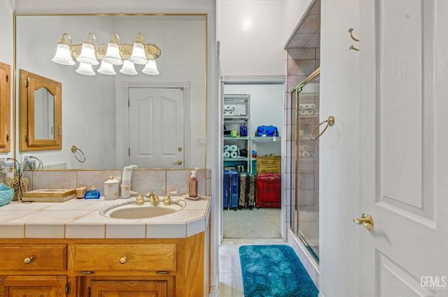 12401 Longmeadow Way, Bakersfield, CA 93312