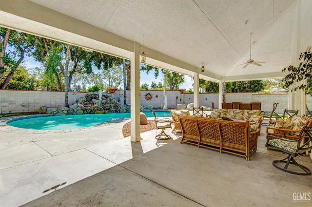 12401 Longmeadow Way, Bakersfield, CA 93312