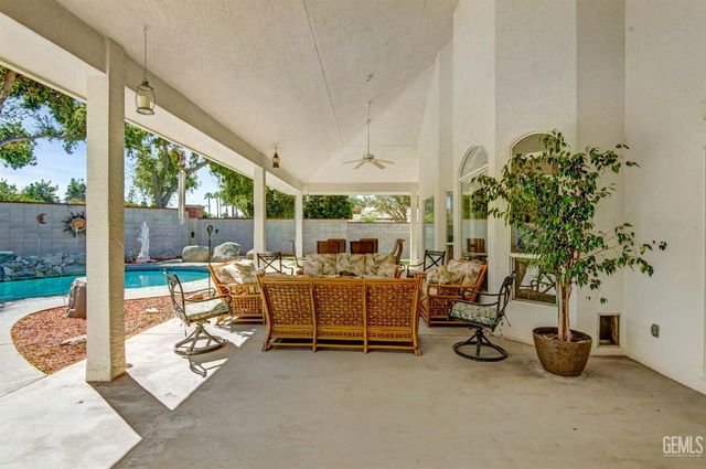 12401 Longmeadow Way, Bakersfield, CA 93312