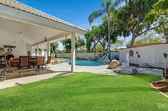 12401 Longmeadow Way, Bakersfield, CA 93312