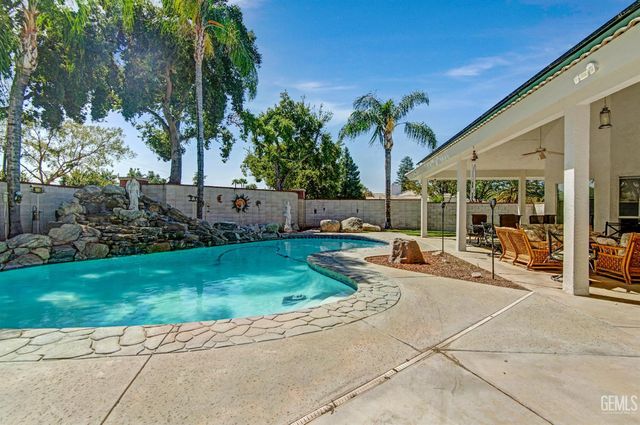 12401 Longmeadow Way, Bakersfield, CA 93312