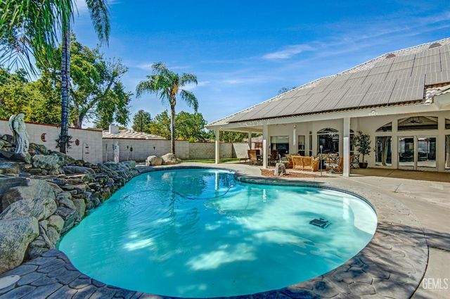 12401 Longmeadow Way, Bakersfield, CA 93312