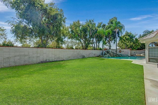 12401 Longmeadow Way, Bakersfield, CA 93312