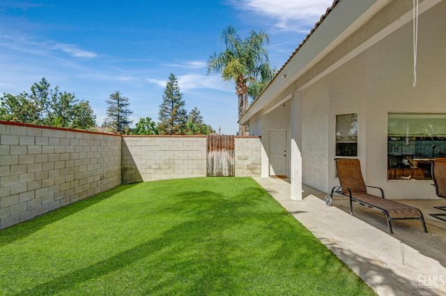 12401 Longmeadow Way, Bakersfield, CA 93312