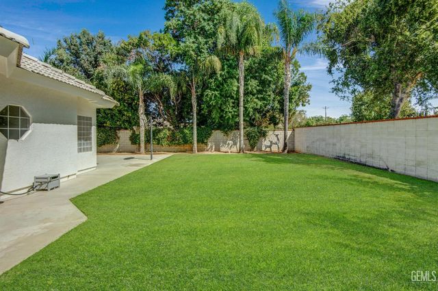 12401 Longmeadow Way, Bakersfield, CA 93312