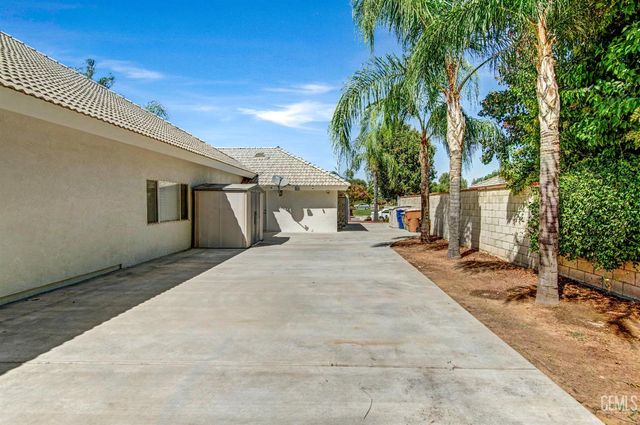 12401 Longmeadow Way, Bakersfield, CA 93312