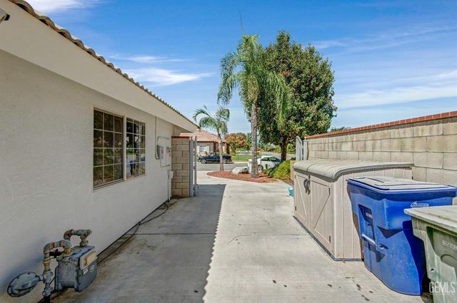 12401 Longmeadow Way, Bakersfield, CA 93312