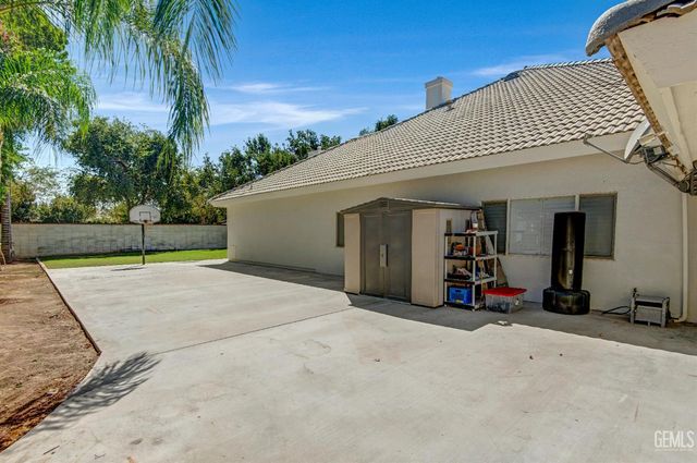 12401 Longmeadow Way, Bakersfield, CA 93312