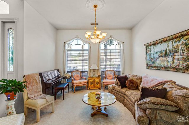 12401 Longmeadow Way, Bakersfield, CA 93312