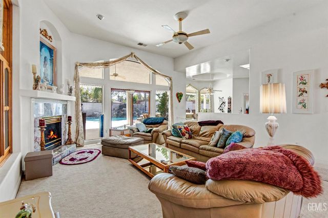 12401 Longmeadow Way, Bakersfield, CA 93312