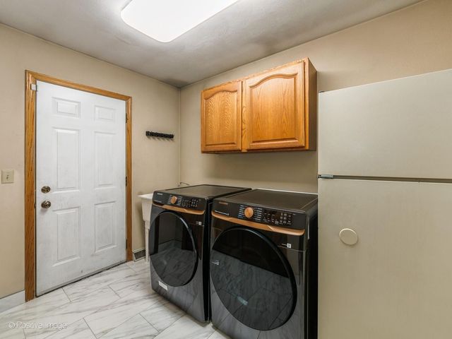 23 Squire Road, Hawthorn Woods, IL 60047