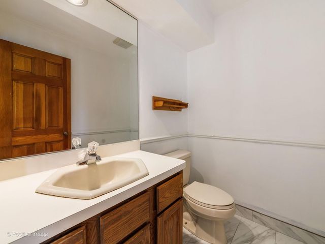 23 Squire Road, Hawthorn Woods, IL 60047