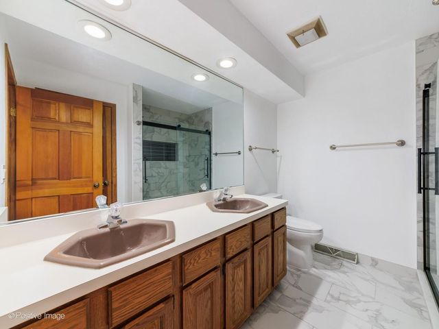 23 Squire Road, Hawthorn Woods, IL 60047