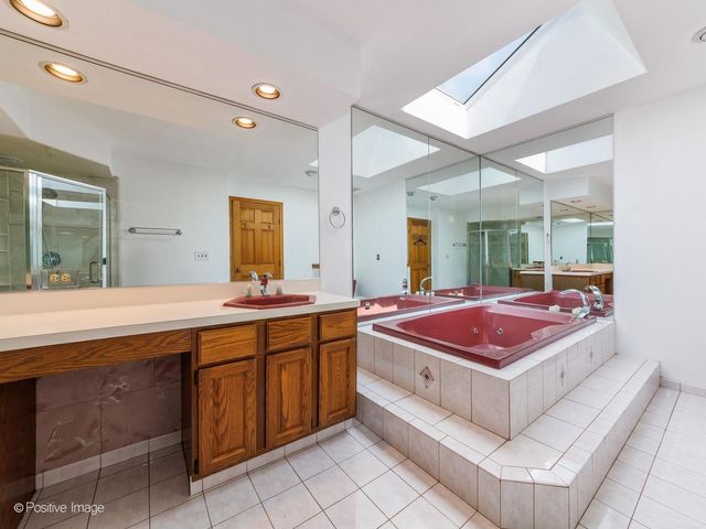 23 Squire Road, Hawthorn Woods, IL 60047