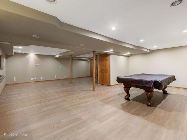 23 Squire Road, Hawthorn Woods, IL 60047