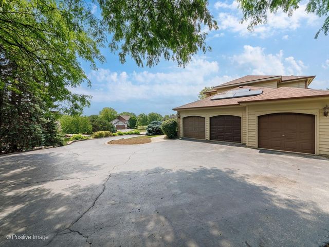 23 Squire Road, Hawthorn Woods, IL 60047