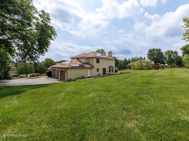 23 Squire Road, Hawthorn Woods, IL 60047