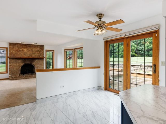 23 Squire Road, Hawthorn Woods, IL 60047