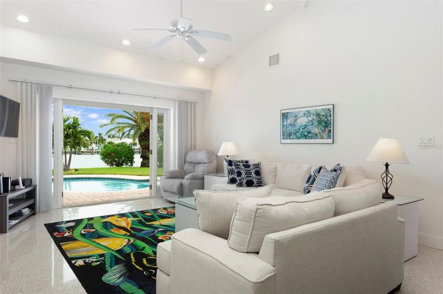 11855 4TH STREET E, Treasure Island, FL 33706