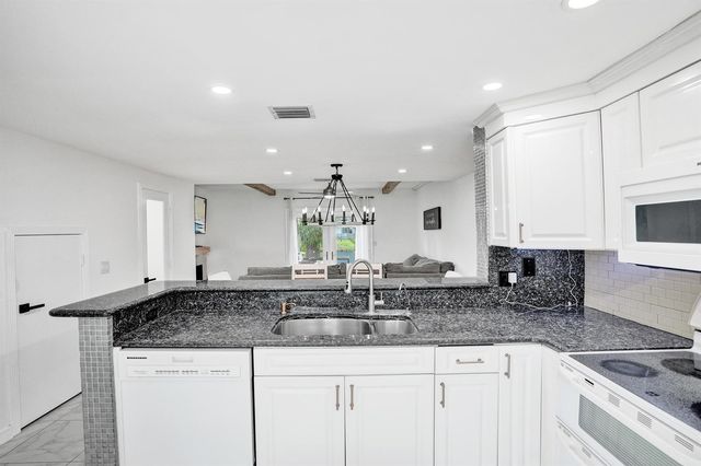 147 SW 3rd Street, Pompano Beach, FL 33060