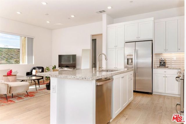 27405 Journey Place 305, Valencia, CA 91381