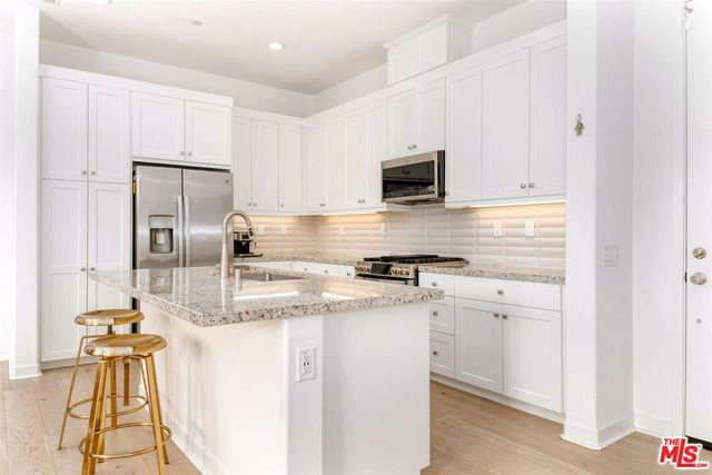 27405 Journey Place 305, Valencia, CA 91381