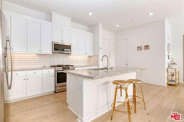 27405 Journey Place 305, Valencia, CA 91381