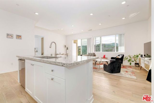 27405 Journey Place 305, Valencia, CA 91381