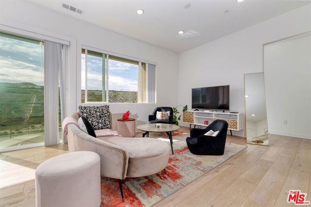 27405 Journey Place 305, Valencia, CA 91381