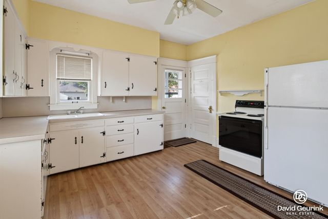 180 W 18th Street, Holland City, MI 49423