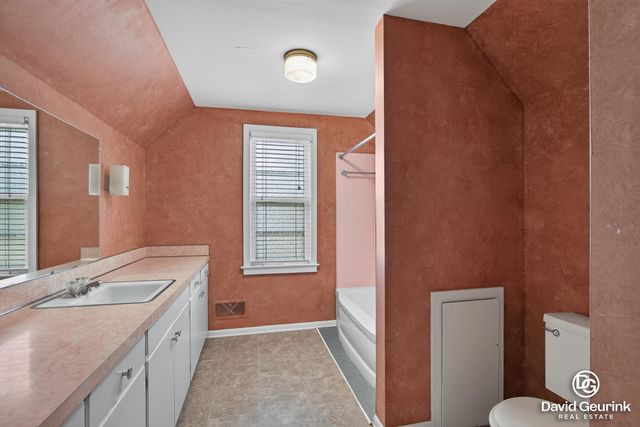 180 W 18th Street, Holland City, MI 49423
