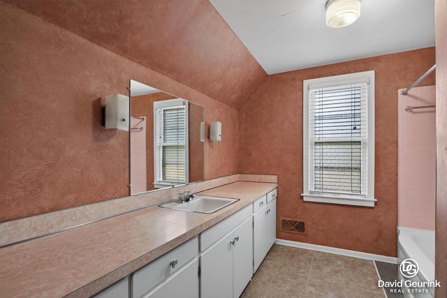180 W 18th Street, Holland City, MI 49423