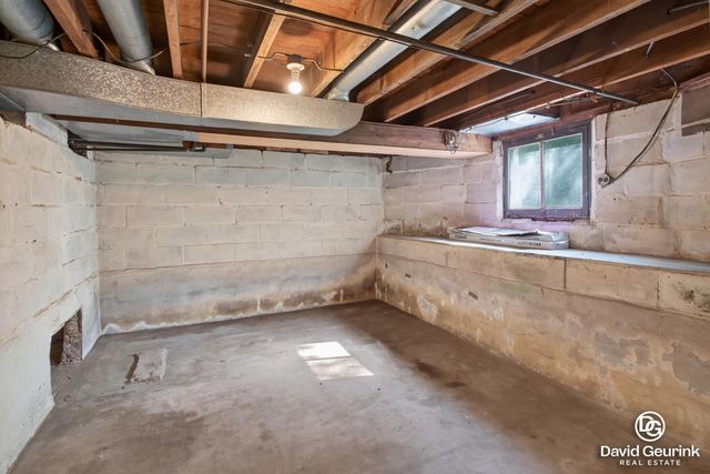 180 W 18th Street, Holland City, MI 49423
