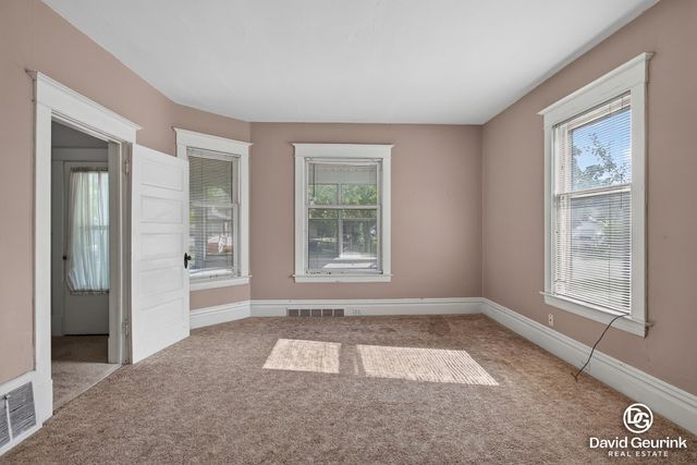 180 W 18th Street, Holland City, MI 49423