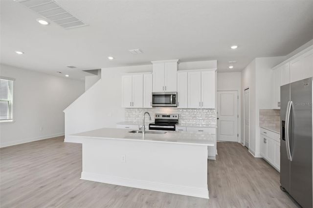 2253 HEN ROADS, Minneola, FL 34715