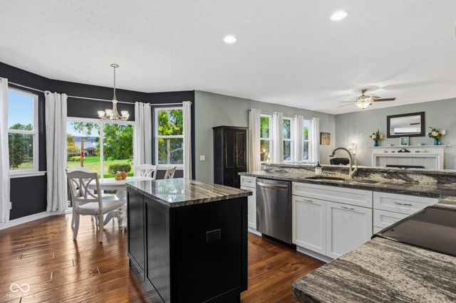 516 Viburnum Run, Westfield, IN 46074