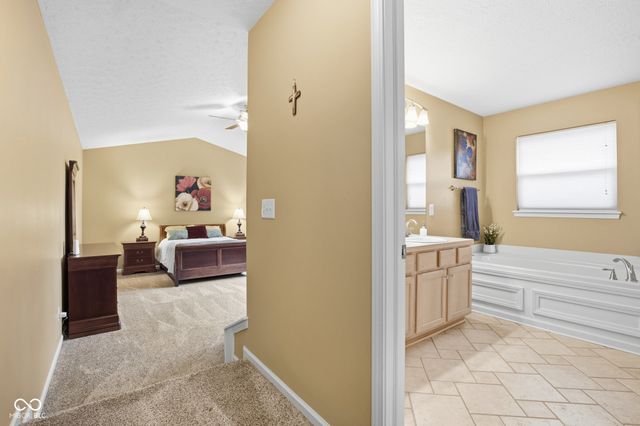 516 Viburnum Run, Westfield, IN 46074